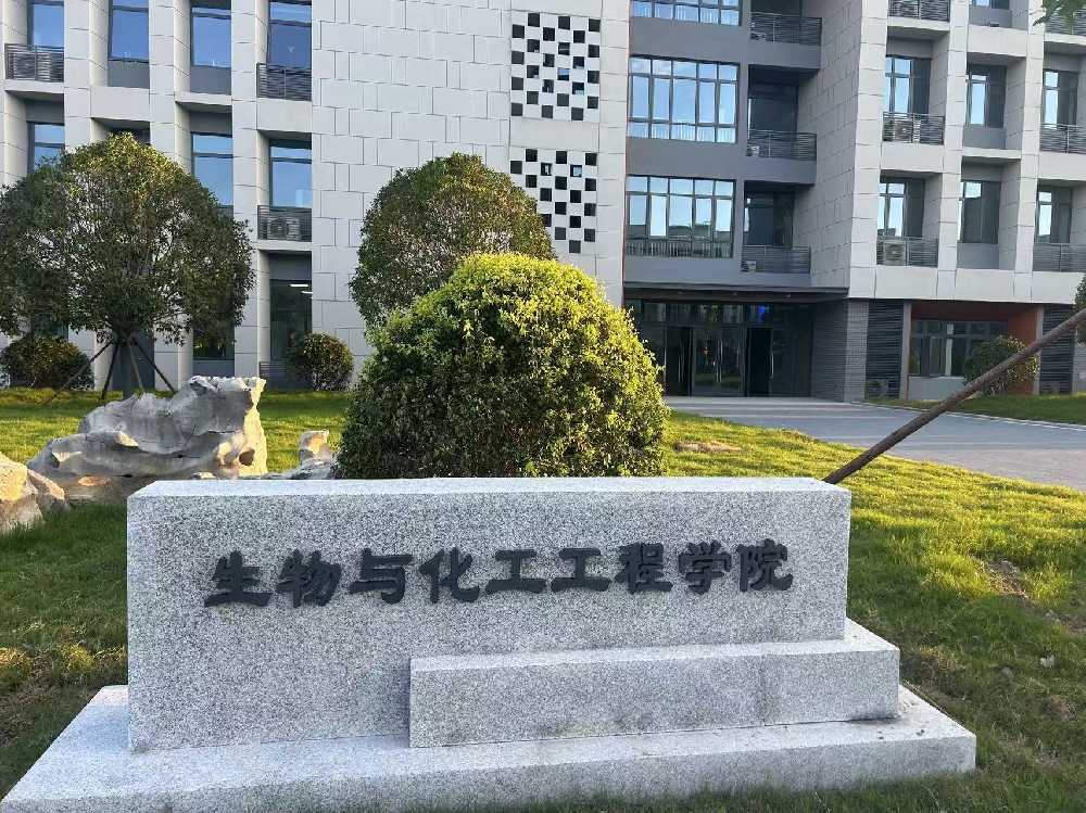 玉溪市扬州职业大学体育场高杆灯项目